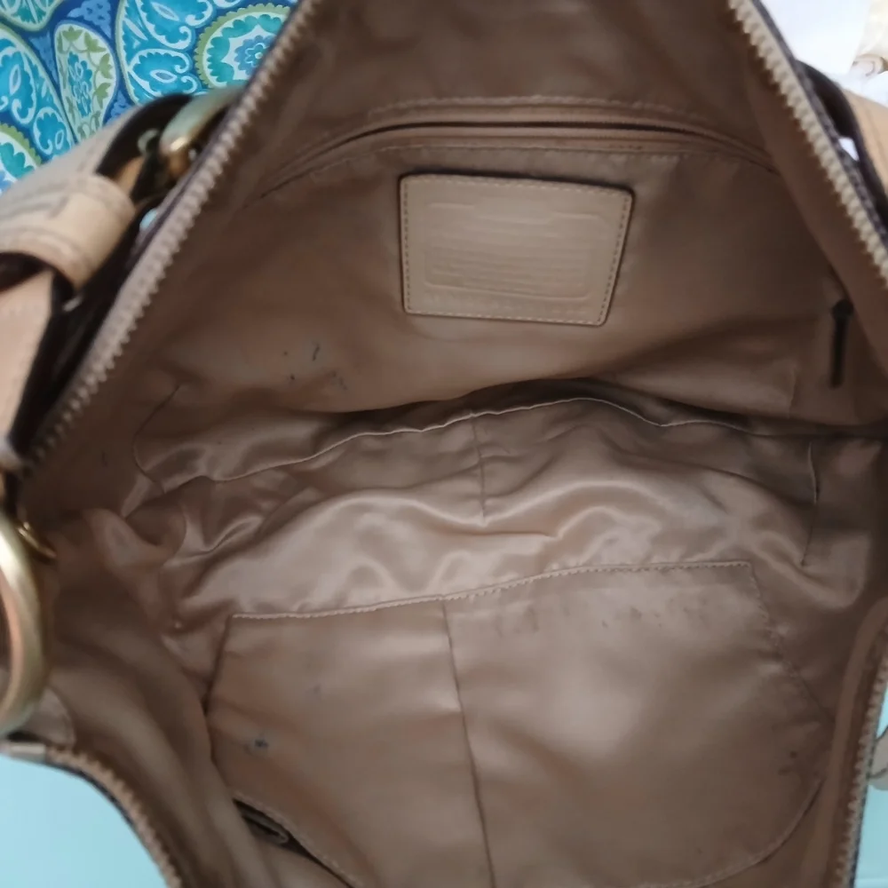 Coach Cream Leather Hobo Bag with Crescent Shape - Picture 10 of 14